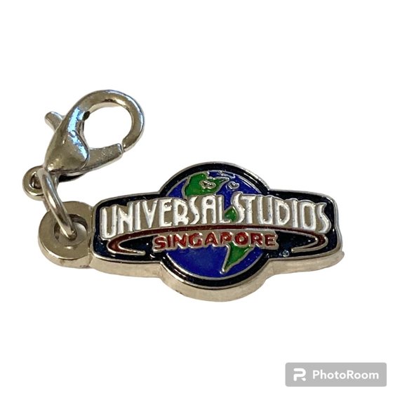 Vintage Universal Studios Charm Clip On Enamel Metal Singapore Theme Park - Picture 2 of 9